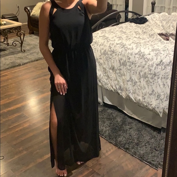 Black maxi dress - Picture 1 of 3